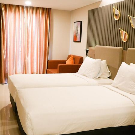 Verse Hotel Cirebon Luaran gambar