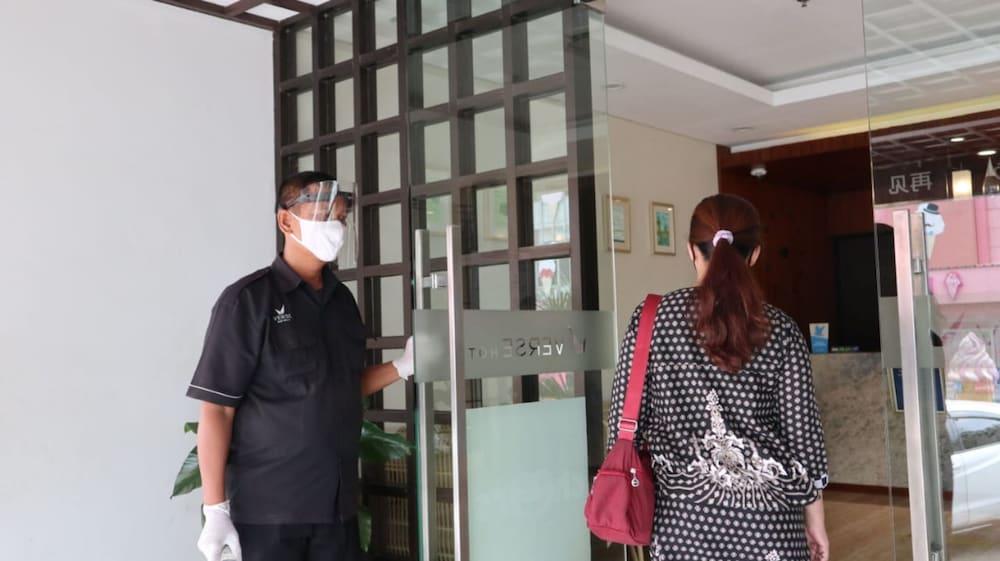 Verse Hotel Cirebon Luaran gambar