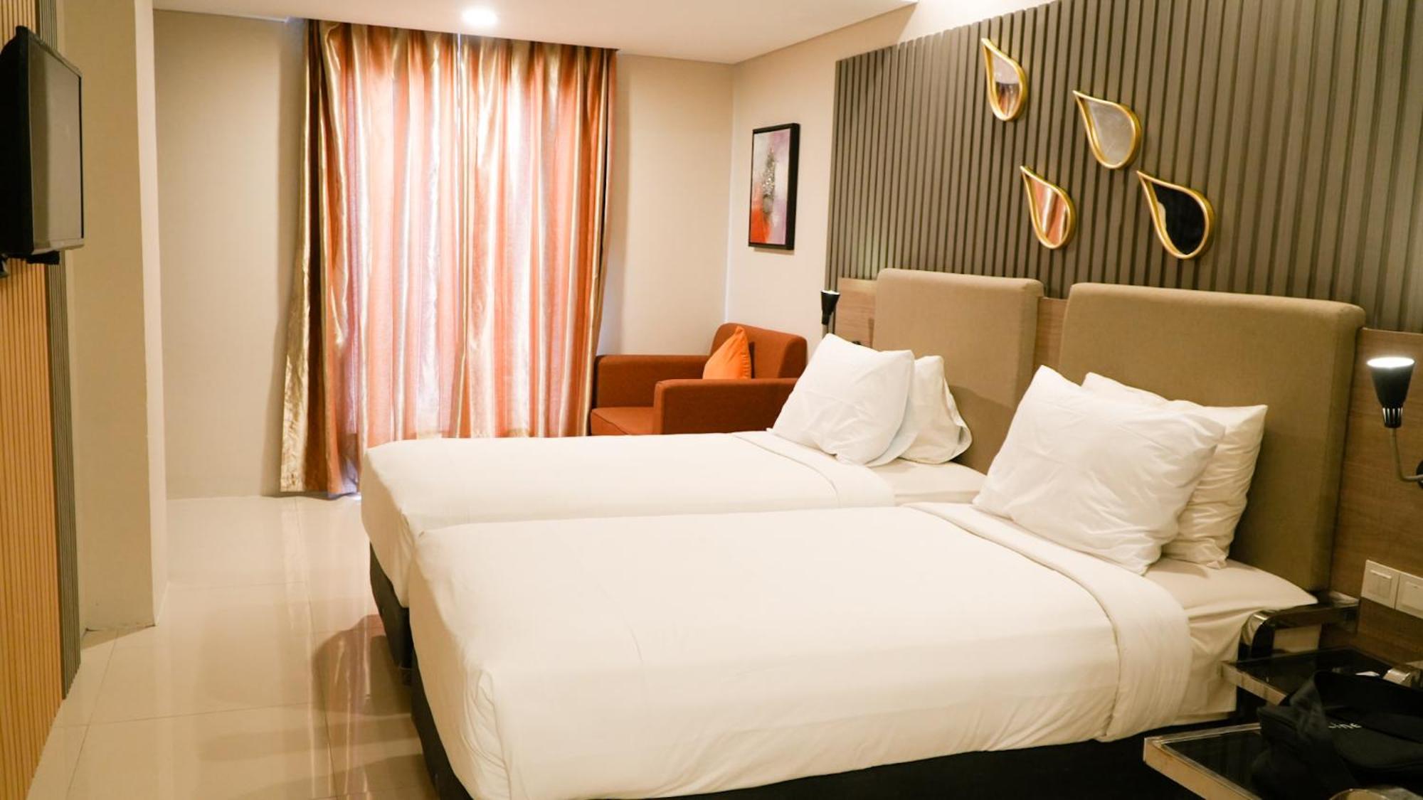 Verse Hotel Cirebon Luaran gambar