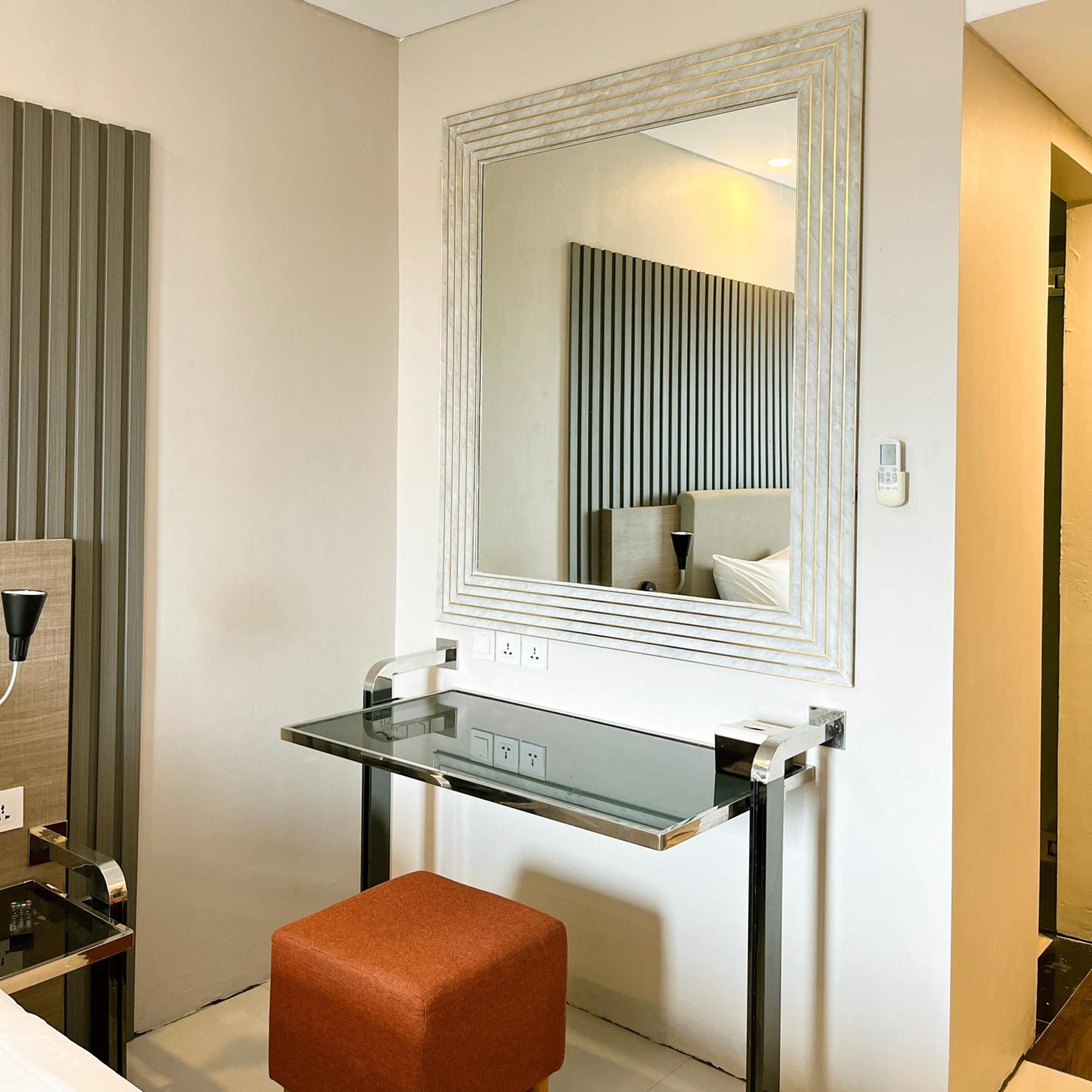 Verse Hotel Cirebon Luaran gambar