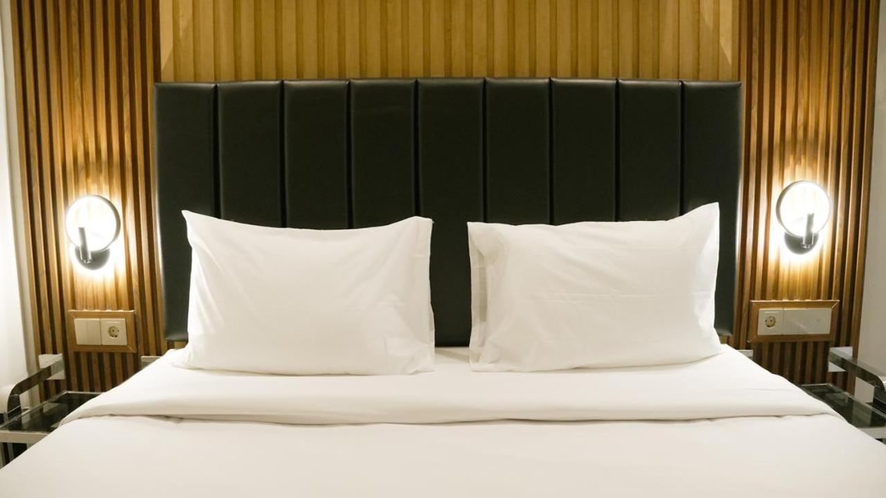 Verse Hotel Cirebon Luaran gambar