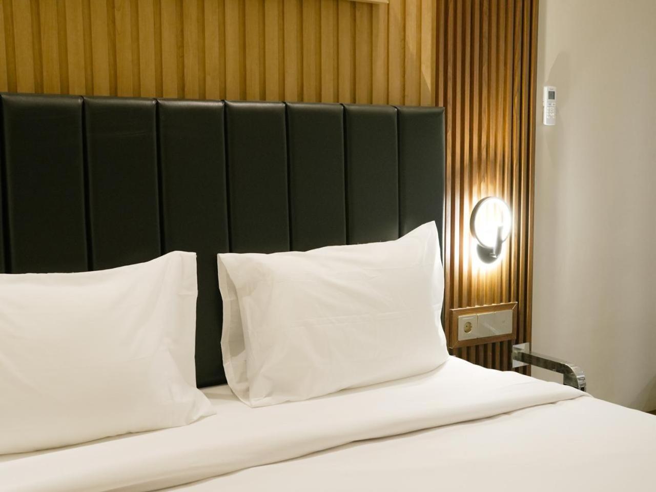 Verse Hotel Cirebon Luaran gambar