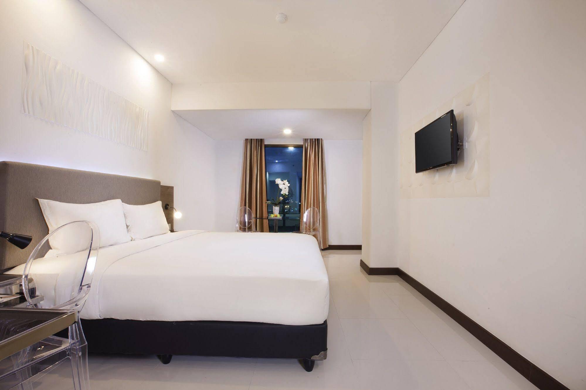 Verse Hotel Cirebon Luaran gambar