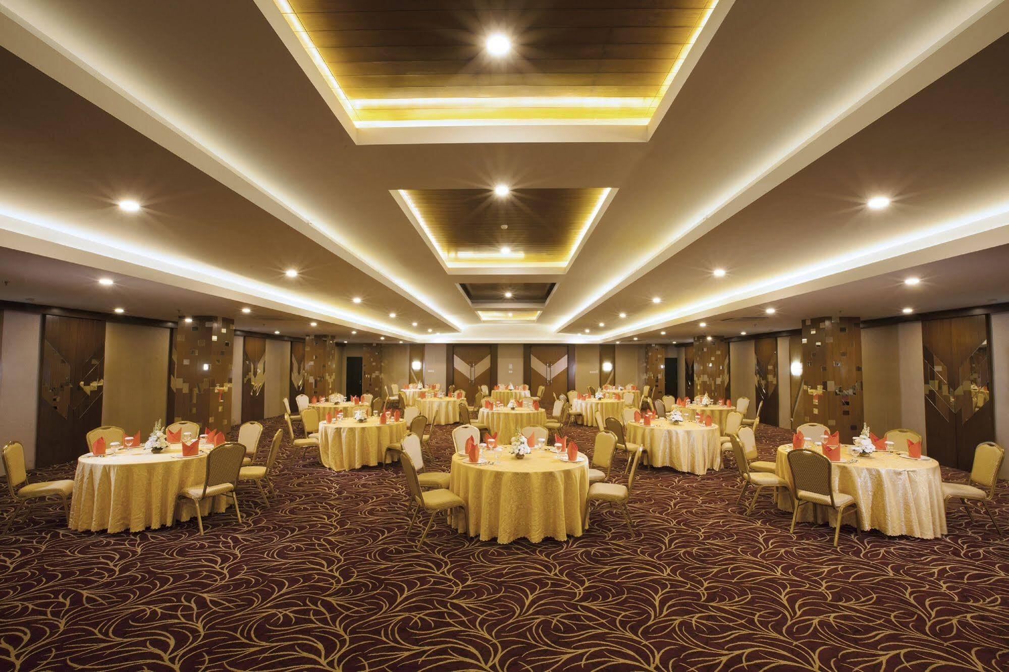 Verse Hotel Cirebon Luaran gambar