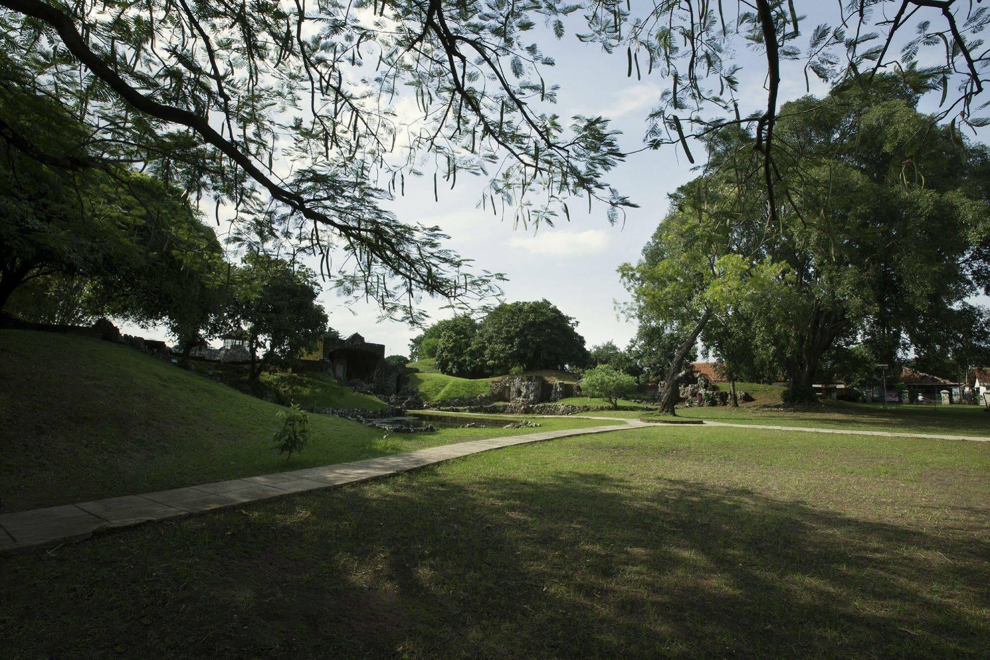 Verse Hotel Cirebon Luaran gambar